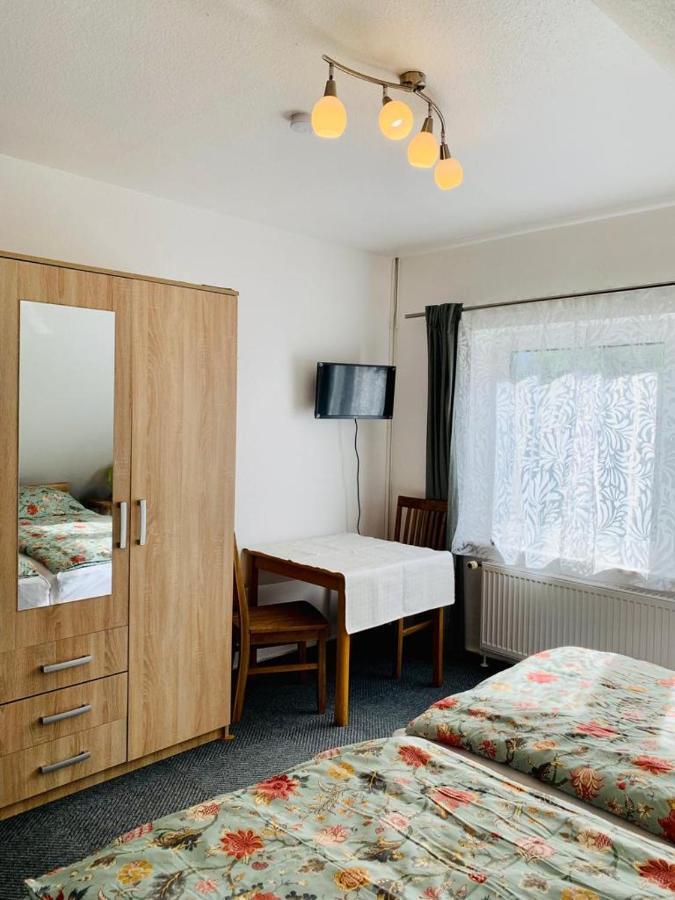 Hotel Pension Schienfatt Am Dornumersieler Tief Exterior photo